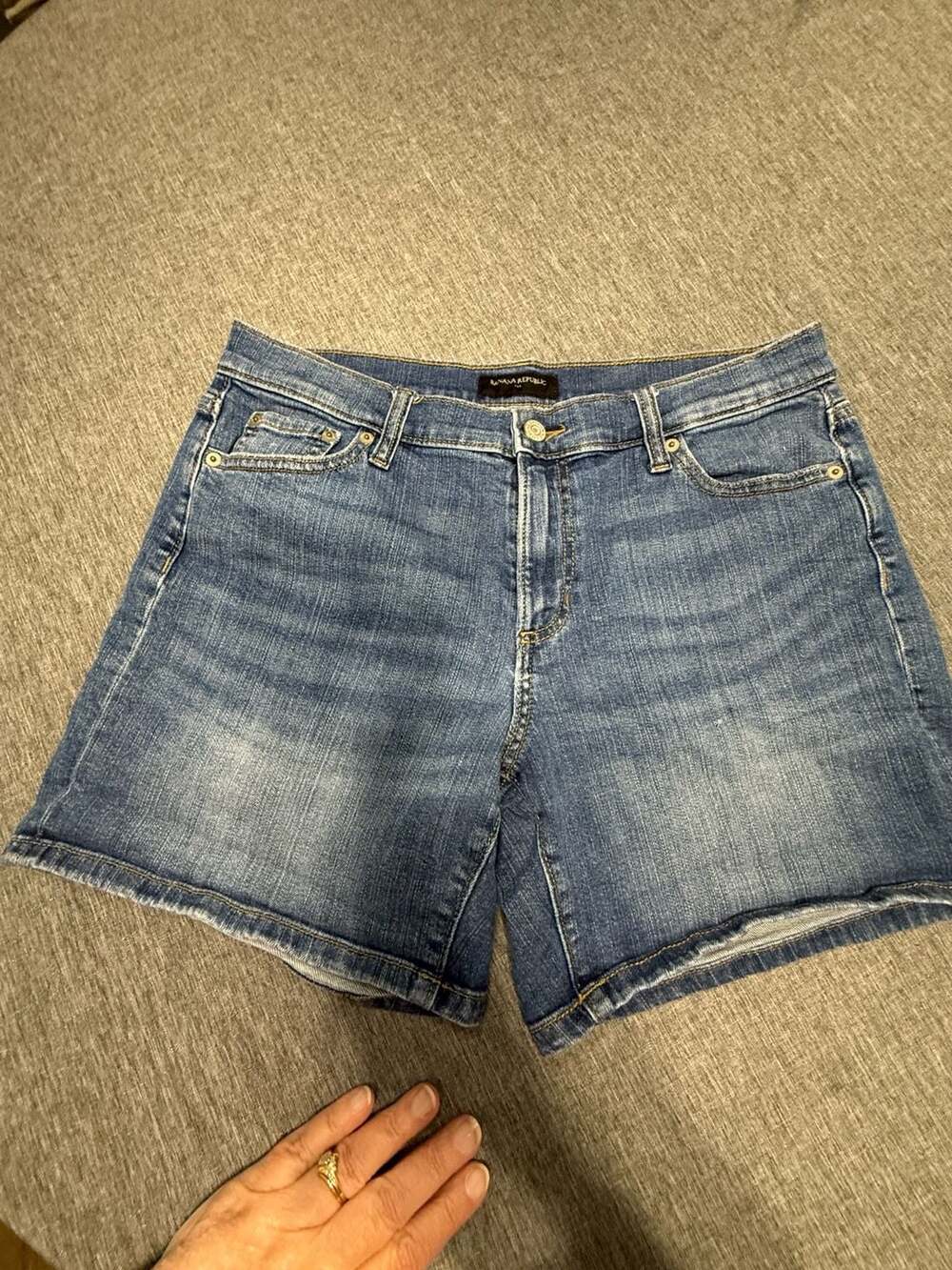 Banana Republic Denim Shorts Size 27/4 Medium Blue Wash Stretchy Cotton Spandex